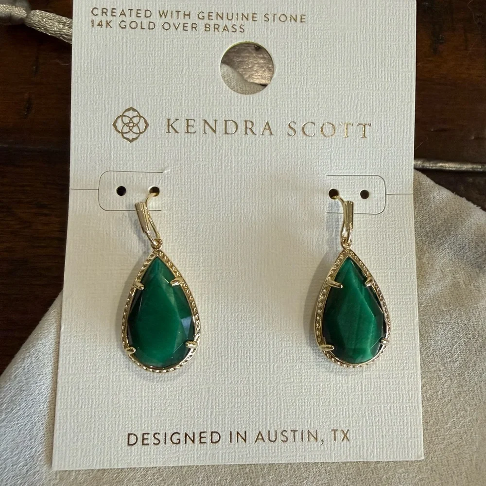 Brand New, Never Worn Emerald Green and Gold Kendra Scott Teardrop Earrings - Picture 4 of 5
